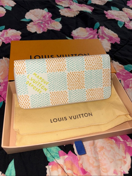 Louis Vuitton Handbags - Louis Vuitton Zippy Wallet
Limited Edition Damier
Heritage Canvas